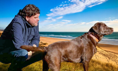 Rick Houtepen, sales manager bij IQI, met zijn hond